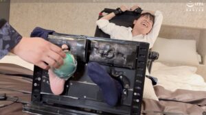 「【くすぐり】足枷拘束でも大暴れ！ぐったりするまでくすぐりつくす！」わかしラボWAKA-083谷田かりな（3）